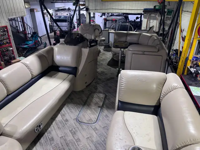 2018 Manitou 24 ENCORE PONTON 3 QUILLES DE LUXE, AVEC DEUX MOTEU in Powerboats & Motorboats in Lac-Saint-Jean - Image 35