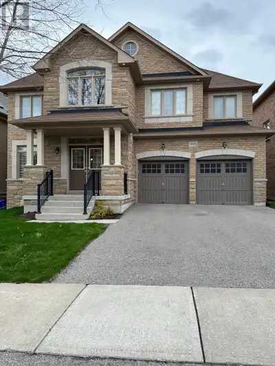 This beautiful detached 4-bedroom home is situated in a peaceful, well-establishedneighborhood. Abun...
