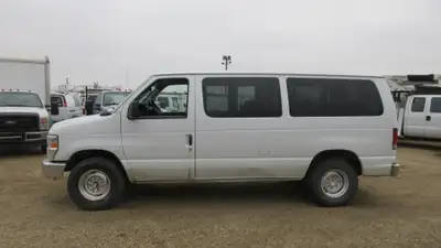 2009 FORD E-350 11 PASSENGER VAN.. Amvic Licenced... - 11 PASSENGER - 5.4L V8 GAS - Transmission Aut...