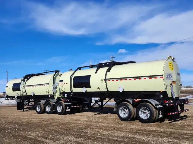 2004 Advance 51,400 L Super B-Train Insulated 406 Tank Trailer in Heavy Equipment in Delta/Surrey/Langley - Image 3