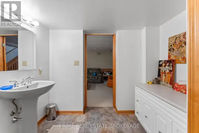 9856 HURON PLACE Lambton Shores (Grand Bend), Ontario in Houses for Sale in Grand Bend - Image 38