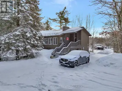 Welcome to 2517 Honey Harbour Road! This 2,928 sq.ft., 2 bed/2 bath cottage offers an open-concept m...