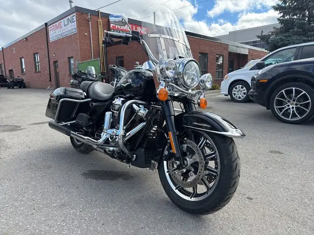 2019 Harley-Davidson Road King ~ ROAD KING ~ 107CI ~ V&H PIPES ~ in Sport Touring in City of Toronto - Image 5