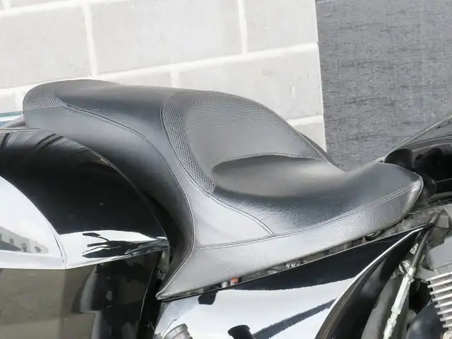 2014 Victory Motorcycles Cross Country 8-Ball Gloss Black in Street, Cruisers & Choppers in Cambridge - Image 9