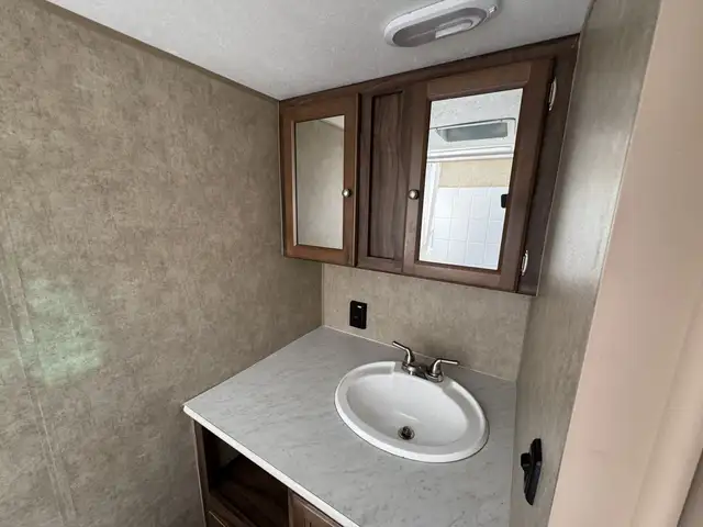 2019 ,Coachmen RV,Viking 21FQS in Travel Trailers & Campers in Kamloops - Image 17