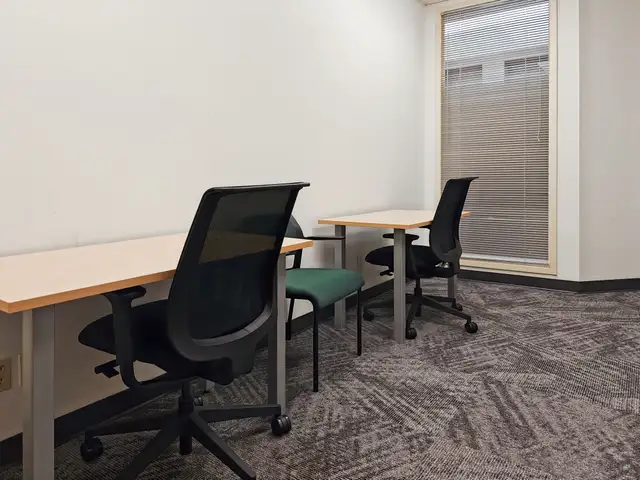 Office space for rent for 1 person in Glen Abbey in Commercial & Office Space for Rent in Oakville / Halton Region - Image 16