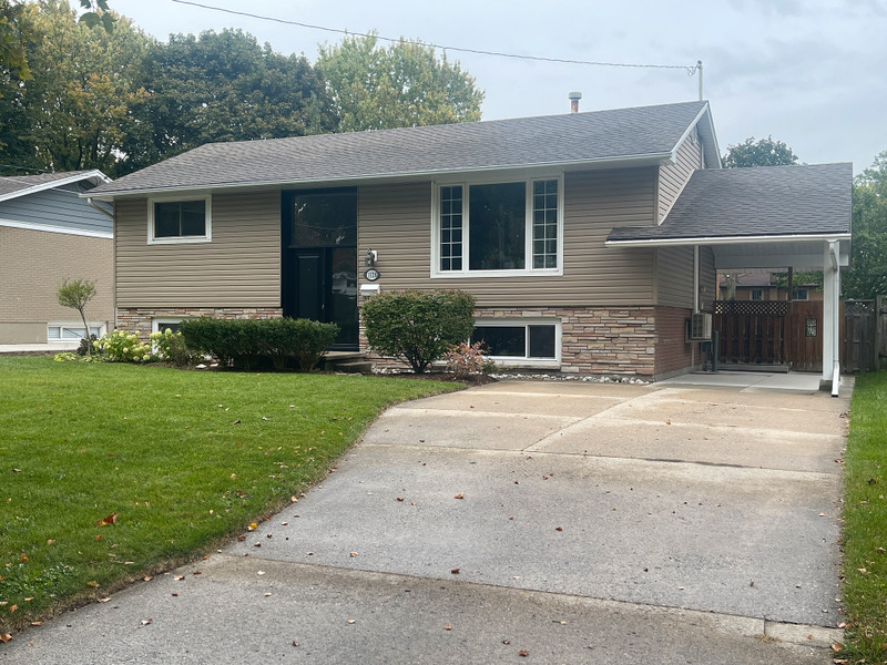 Large Northend Sarnia 3 Bedroom Home Available for Lease Long Term