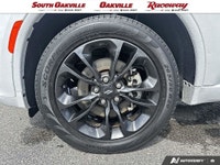 Apple Carplay / Android Auto, Clean Accident History Report, AWD, Blacktop Package, Heated front sea... (image 5)