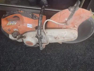 Scie a béton Stihl. Modèle ts420. Fonctionne très bien . Lame neuf Info 514 755 8399 440$ non négoci...