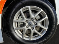 This Chrysler Pacifica has a powerful Regular Unleaded V-6 3.6 L/220 engine powering this Automatic... (image 6)