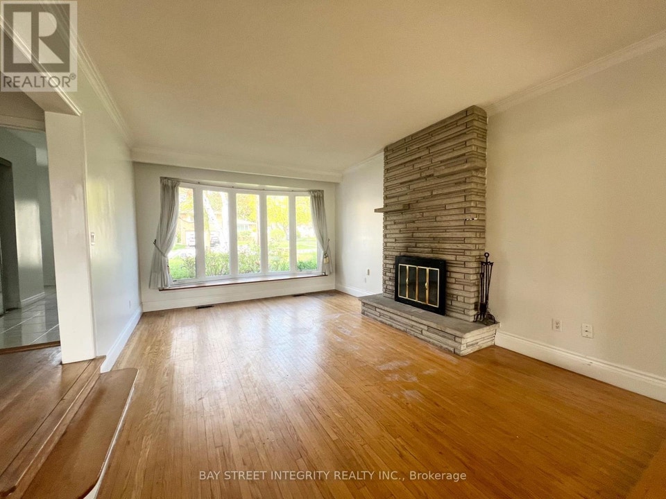 27 TOLLERTON AVENUE Toronto (Bayview Woods-Steeles), Ontario 3
