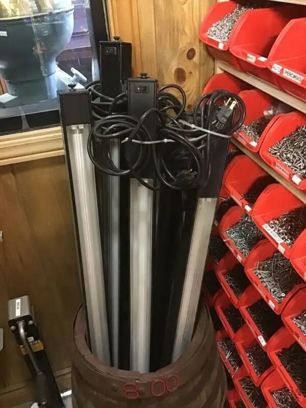 Fixture et fluorescent 120 volts in Other in Drummondville - Image 2