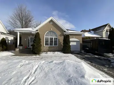 Découvrez cette magnifique demeure, offrant un espace de vie généreux de 1 822 pi², pour un air habi...