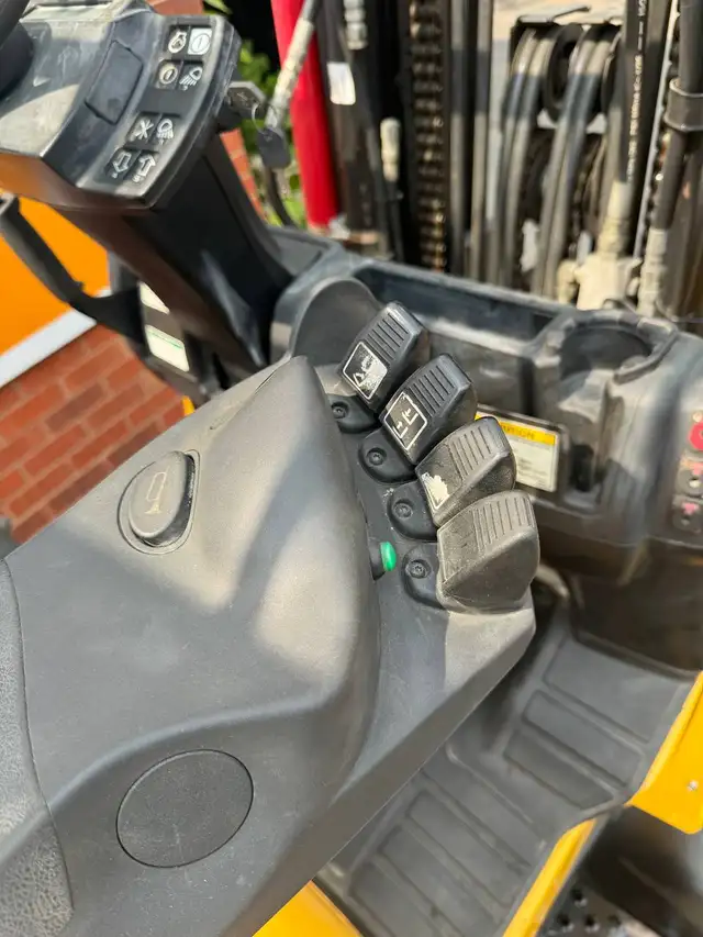 Hyster 12,000lb S120FT Propane Forklift in Heavy Equipment in Mississauga / Peel Region - Image 9