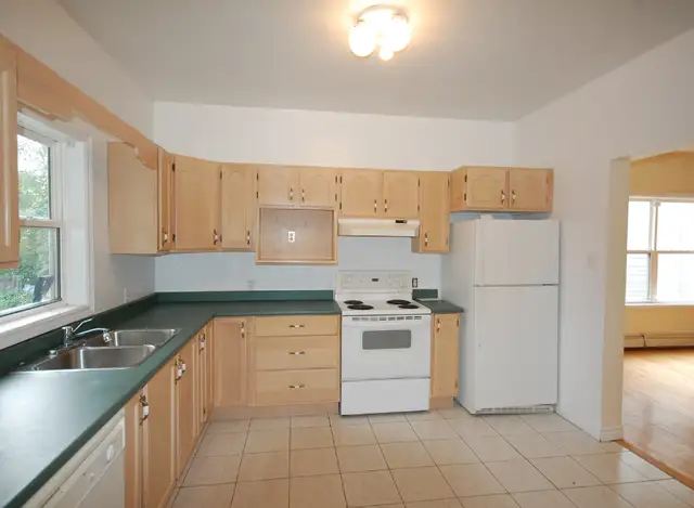 4 Bedroom 2 Bath Apartment West End Halifax September 2025 in Long Term Rentals in City of Halifax - Image 21