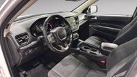 If you are looking for an entry into full-size 7-passenger utility with athletic muscle truck stylin... (image 9)