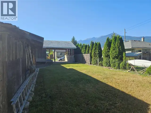 301 5TH Street NW Nakusp, British Columbia in Houses for Sale in Nelson - Image 26