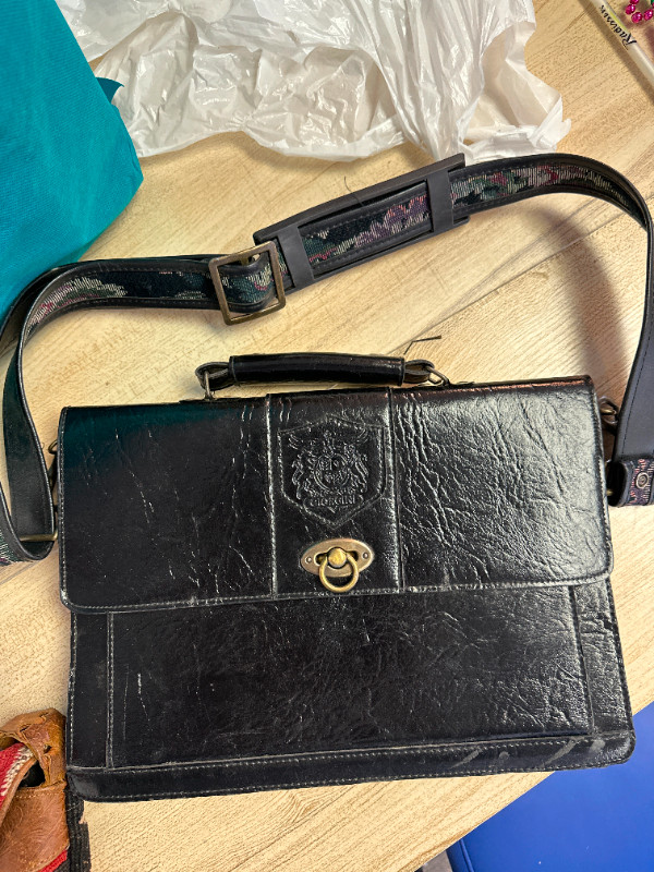 Vintage Leather black purse 90s handbag in Women's - Bags & Wallets in Thunder Bay - Image 2