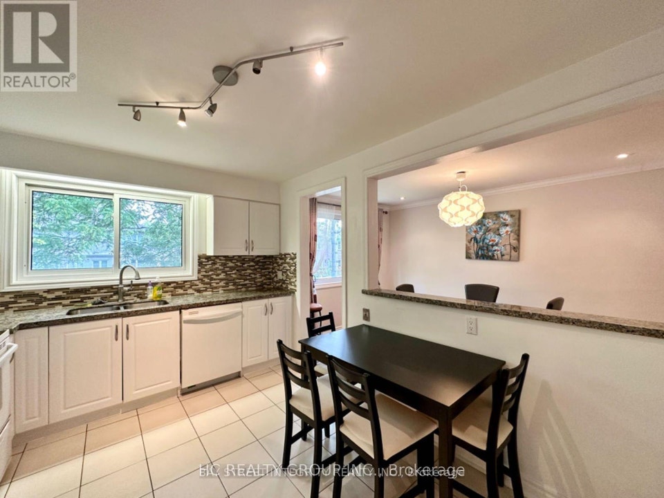 35 LAILEY CRESCENT Toronto (Willowdale East), Ontario 4