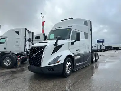 D13 engine, 455 hp, Turbo compound, 228 inch wheelbase, I Shift Automatic ATO2612G 13 spd Severe dut...