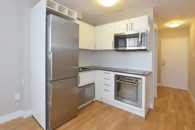 Renovated studio at St.Clarens and Lansdowne - ID 1169