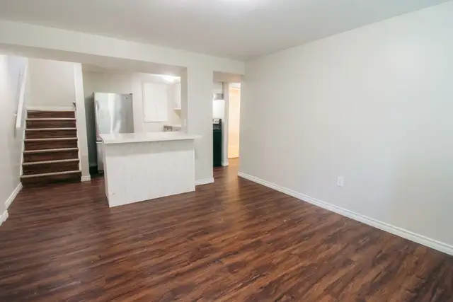 89 Clarendon Ave, Hamilton - 2 Bedroom Lower Unit