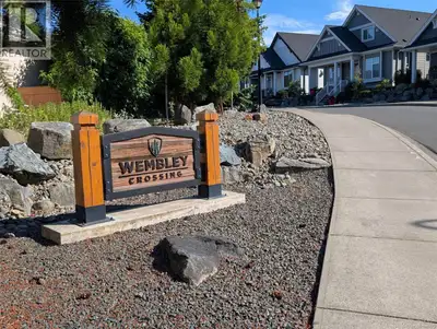 Conveniently located within walking distance of shopping, trails and parks. This single-family strat...