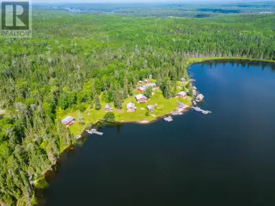 This fishing lodge and or private retreat is a one of a kind spot! Escape Property on Beautiful Roug...