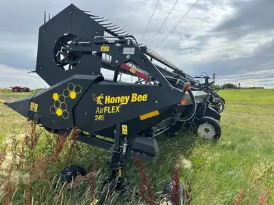 45', Pea Auger, SubFrame AirBags, Guage Wheels, Fendt Ideal Adaptor 2022 Honey Bee Airflex AF245 .