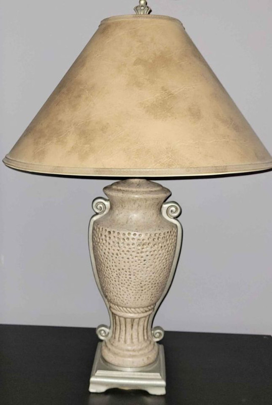 2 Lamps in Indoor Lighting & Fans in Windsor Region - Image 2
