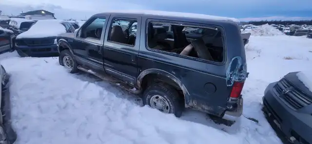 2000 FORD EXCURSION SUV FOR PARTS V10 in Auto Body Parts in Edmonton - Image 5
