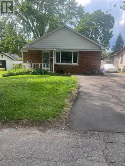 Located in a great area of Cambridge, this beautiful 3 bedroom bungalow is the one you have been wai...