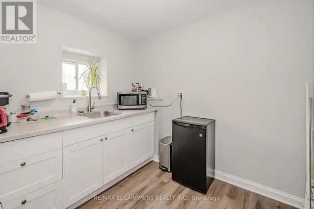 1 - 492 LOCUST STREET Burlington (Brant), Ontario in Commercial & Office Space for Rent in Oakville / Halton Region - Image 16