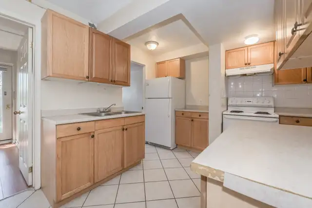 Furnished Student Rooms Available Steps From Laurier! in Room Rentals & Roommates in Kitchener / Waterloo - Image 15