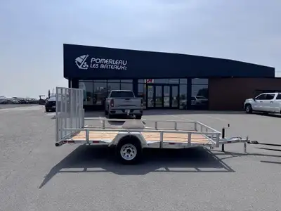 000765 COTÉ OUVERT - RAMPE - JACK. Informations du véhicule fournies par AutoHebdo.net .