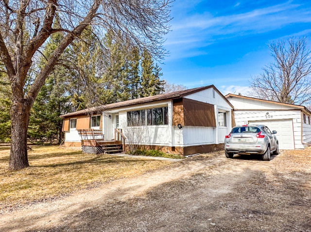 890 Strathcona Road in Houses for Sale in Winnipeg