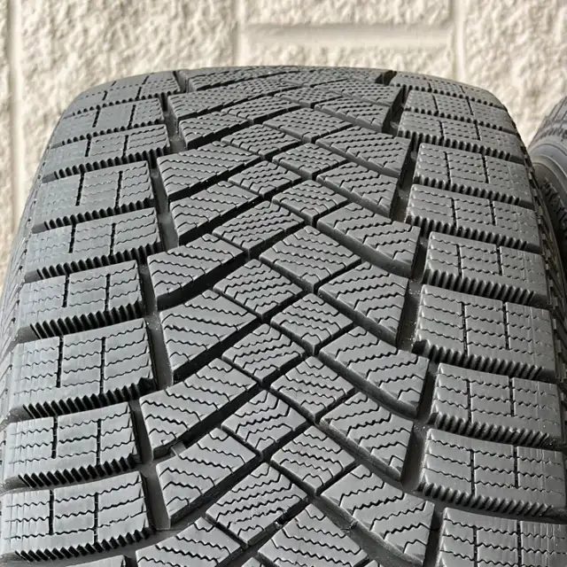 (98%)4x 235/60R18 Pirelli Ice Zero Winters w/ Audi Q5 / SQ5 Rims in Tires & Rims in City of Toronto - Image 5