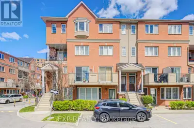 Welcome To This Bright And Spacious Approx. 1,300 Sq. Ft. End-Unit Bungalow Townhome Located In A Pr...