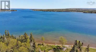 You will find this attractive South facing waterfront property in a well maintained development on t...