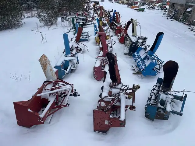 Various Snowblowers For Sale in Heavy Equipment in Stratford - Image 3