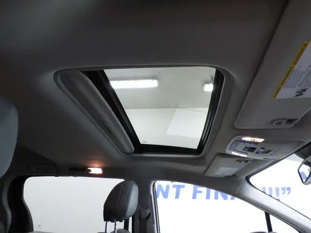 2024 TOYOTA SIENNA XLE HYBRIDE, 8 PASSAGERS, JAMAIS ACCIDENTÉ!!! in Cars & Trucks in City of Montréal - Image 16