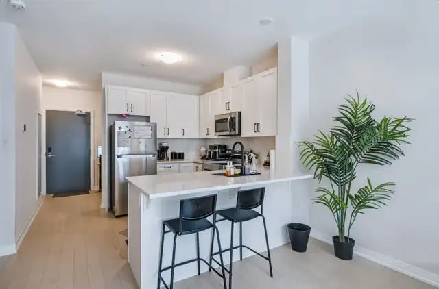 Beautiful, Spacious Oakville Condo For Rent62863325465091120