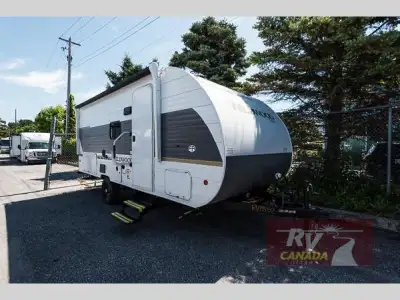 Please Call Us At 613.851.7326 with any questions? Forest River Wildwood FSX travel trailer 178BHSK...