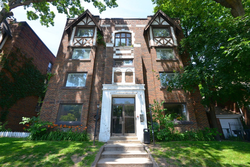 renovated two bedroom, queen and victoria park - ID 2053 4