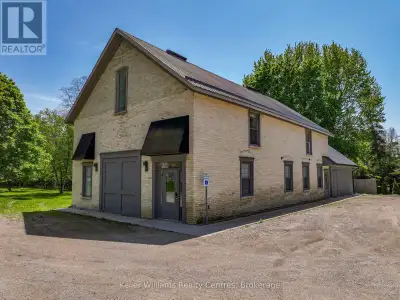 Ideal commercial space available for lease in Tiverton. This approximately 1723sq foot modernized sp...