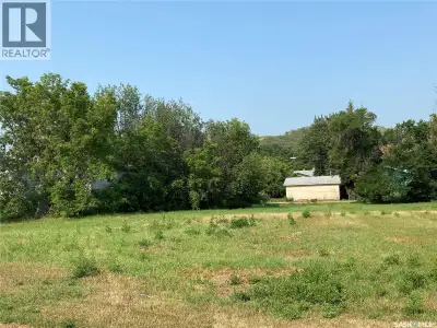 Great residential building lot, please refer to the Town of Fort Qu'Appelle website for building res...