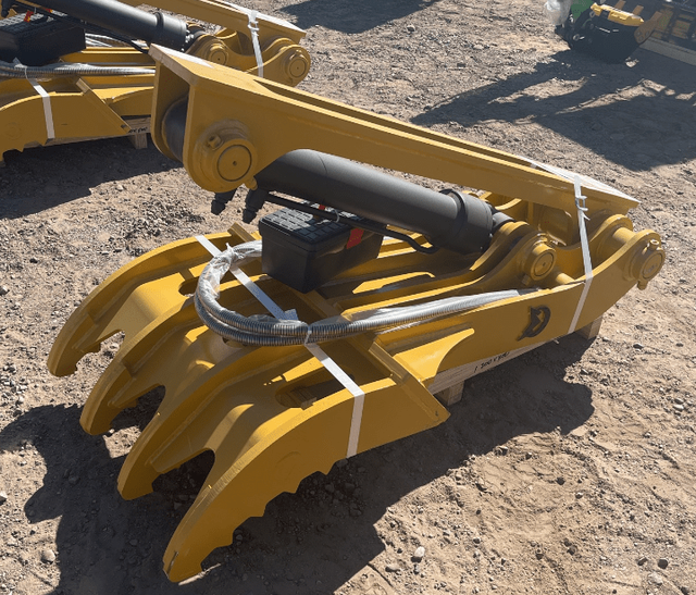 Hydraulic Excavator Thumb Grapple Heavy-Duty Weld-On Attachment in Heavy Equipment Parts & Accessories in Prince Albert - Image 5