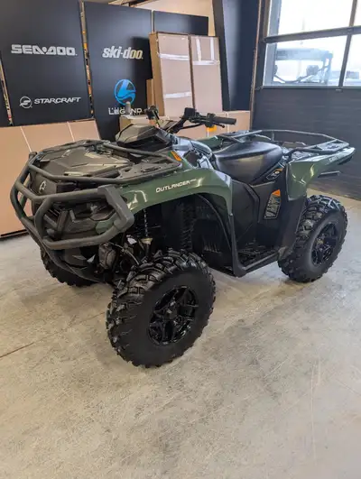 One Owner 700 ATV Clean condition 4x4. Front and rear bumper Only 2309 kms Engine Type: Single-Cylin...