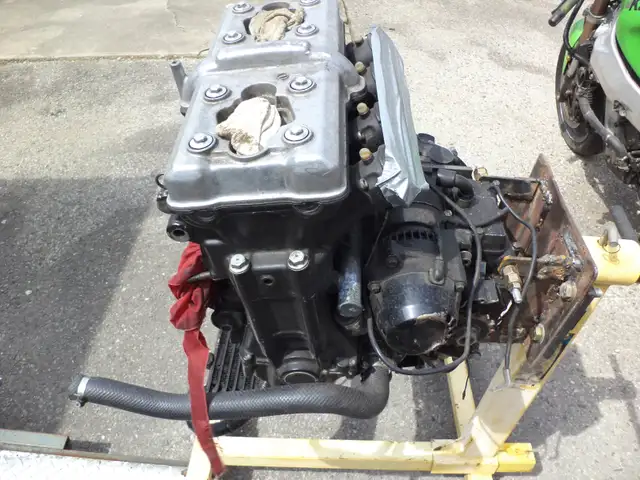 1990 kawasaki zx -7r engine in Other in London - Image 4