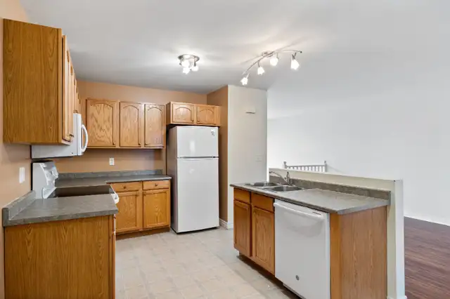 South Windsor - Move in ready 2+1 bedroom, 2 bath home for sale in Houses for Sale in Windsor Region - Image 6